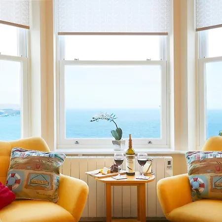 Denelea - Stunning Sea Views! Scarborough