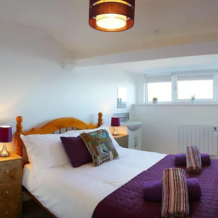 Denelea - Stunning Sea Views! شقة